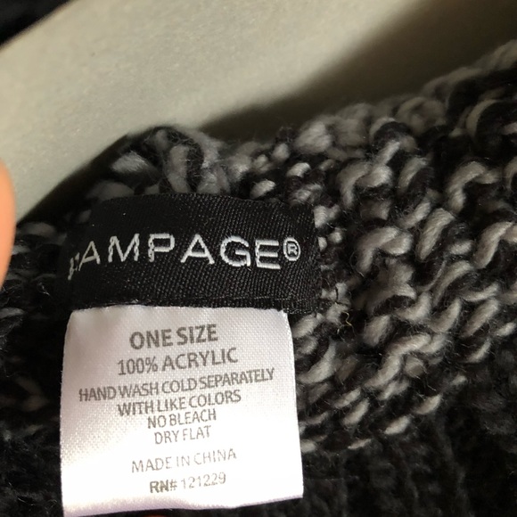 Rampage Colorblock Womens Pom Pom Beanie - Picture 6 of 6